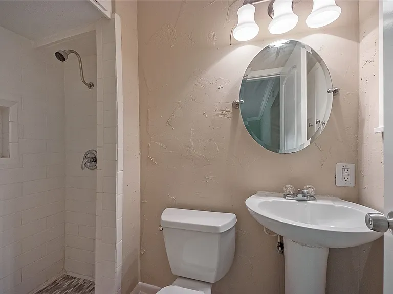 10619 Sylvia Dr — Photo 5