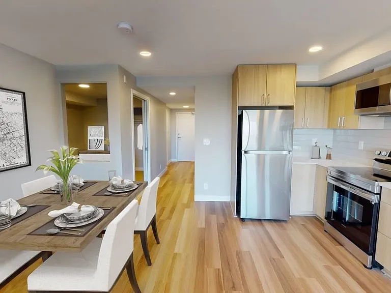 408 E Columbia St #406 — Photo 2