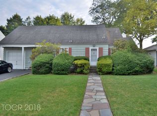 25 Peek St, Rochelle Park, NJ 07662