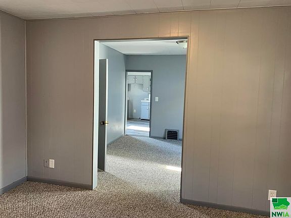 4th image of 1415 W 6th St