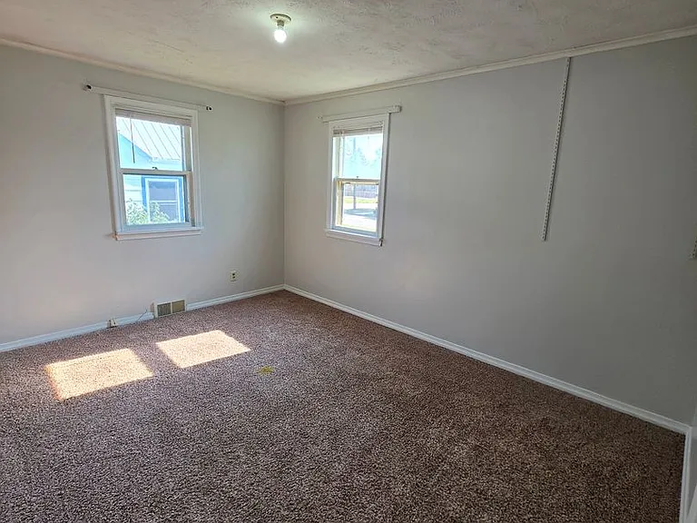 1021 Dilger Ave — Photo 9