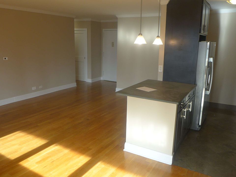 2nd image of 310 Greenwich St APT 33D