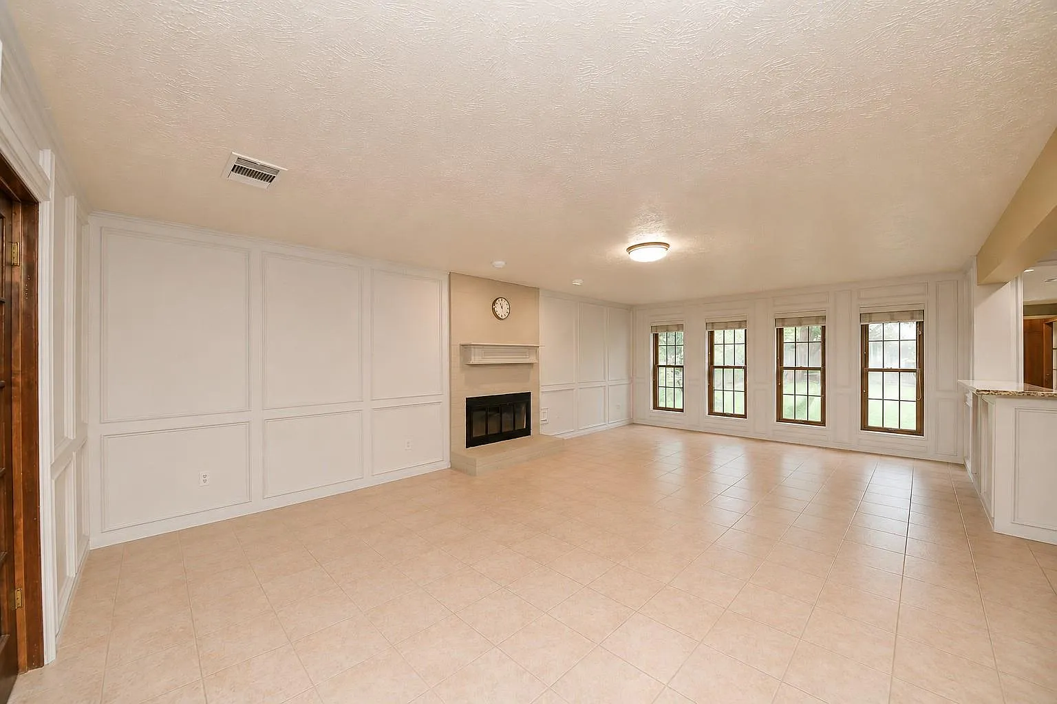 4 bed, 2.5 bath, 3147 sqft, $3,000 — Photo 3