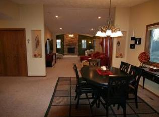 560 Cedar Ridge Ave, Le Center, MN 56057