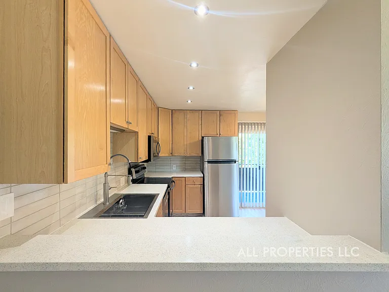 200 N Sherman St #9 — Photo 9
