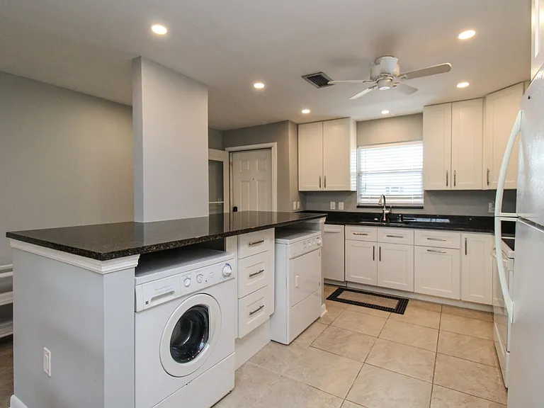 600 Valley Stream Dr #F9 — Photo 15