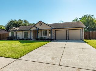 1304 Piney Woods Dr, Friendswood, TX 77546