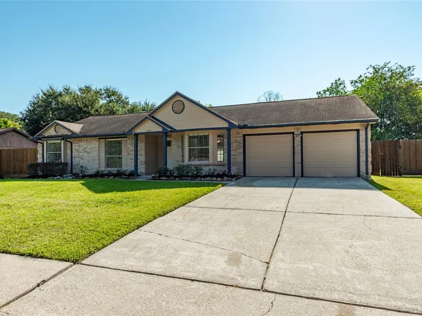 1304 Piney Woods Dr, Friendswood, TX 77546