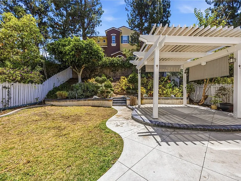 56 Turnbury Ln — Photo 6