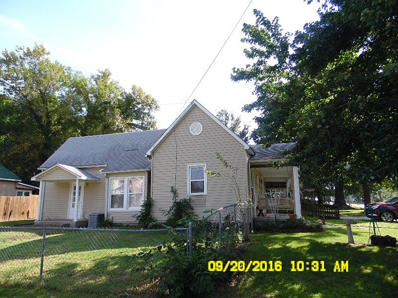 2nd image of 403 E Hickory St