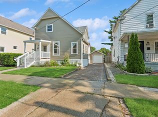 616 Bluff St, Waukegan, IL 60085