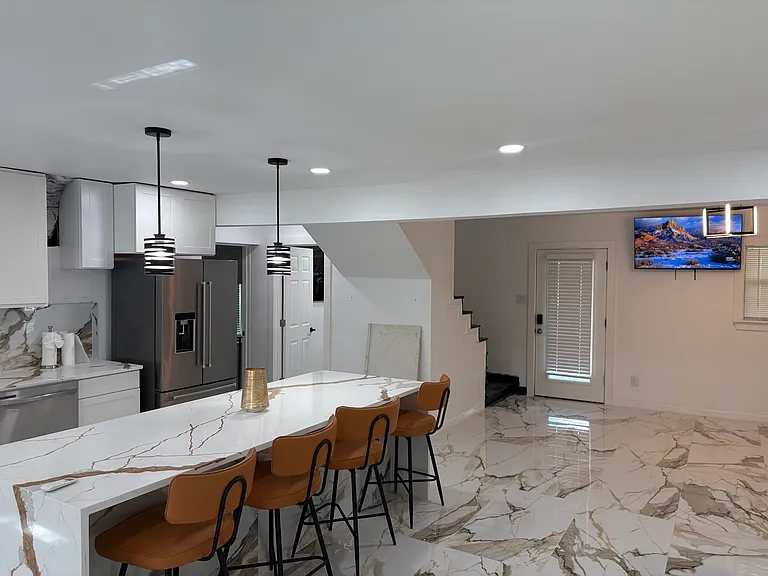 1820 N Macgregor Way — Photo 6