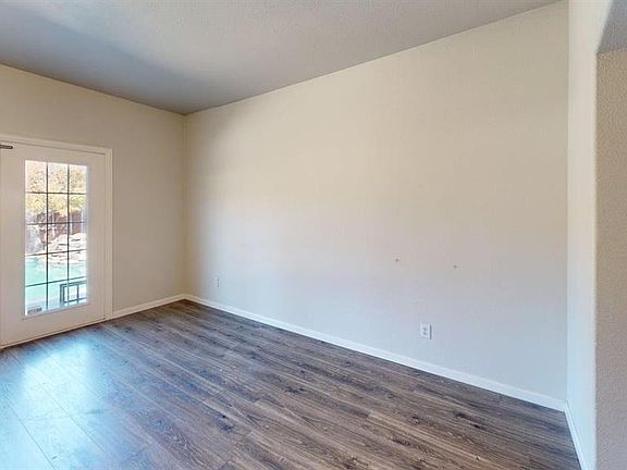 4th image of 11594 La Grange Dr #11594