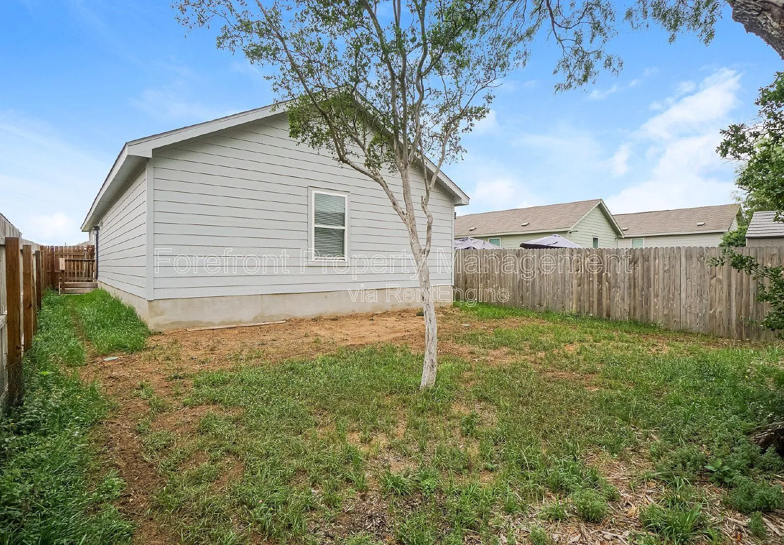 3 bed, 2.0 bath, 1300 sqft, $1,500 — Photo 3