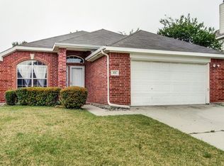 303 Mary Pat Dr, Grand Prairie, TX 75052