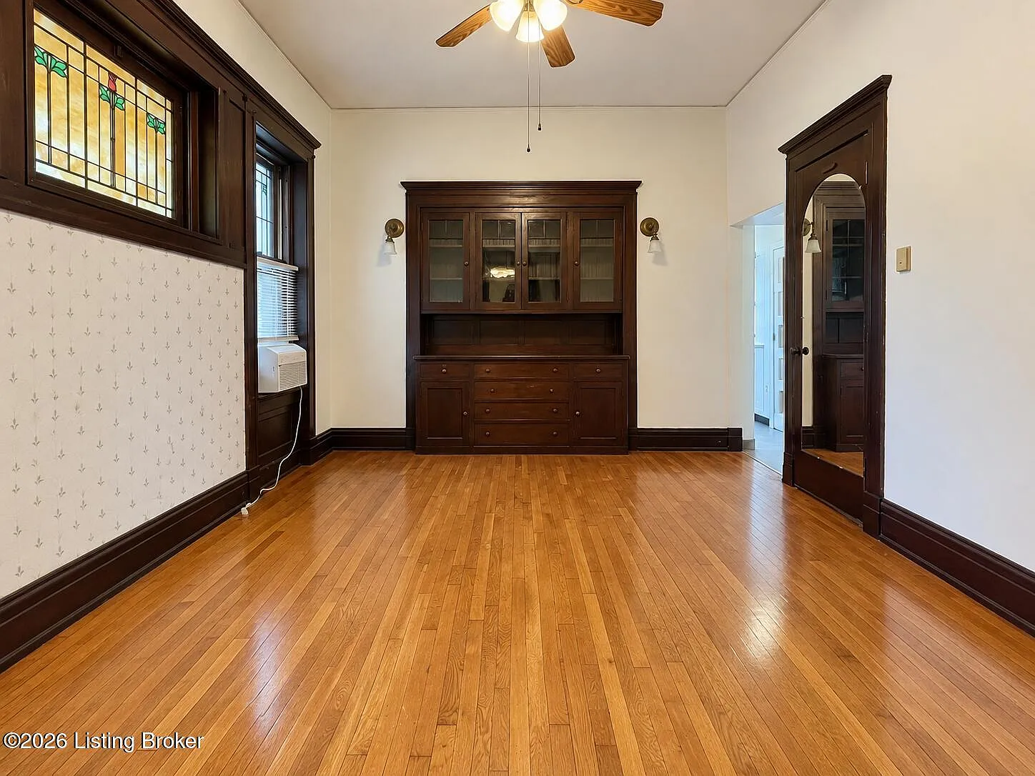 1 bed, 1.0 bath, 650 sqft, $995 — Photo 2