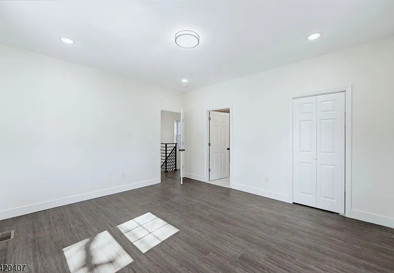 392 S 19th St — Photo 14