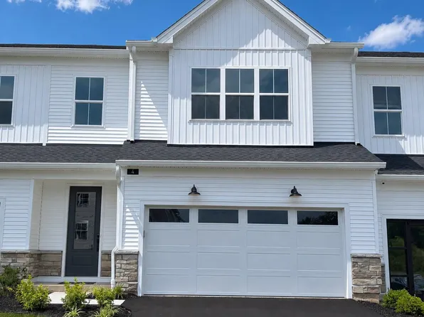 4 Oakwood Ln #60, Sellersville, PA 18960