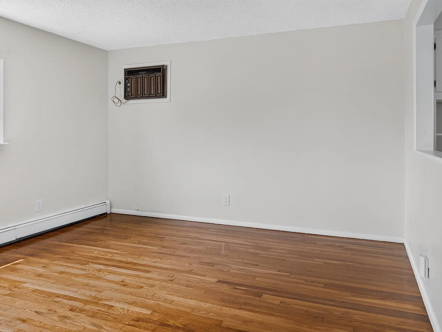 2 bed, 1.0 bath, 900 sqft, $2,100 — Photo 4