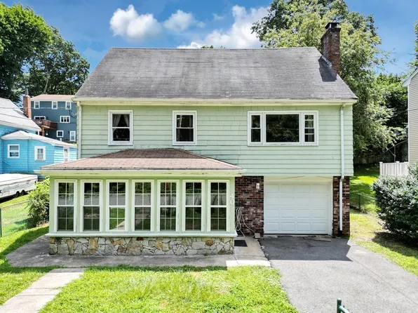 40 Dedham St, Hyde Park, MA 02136