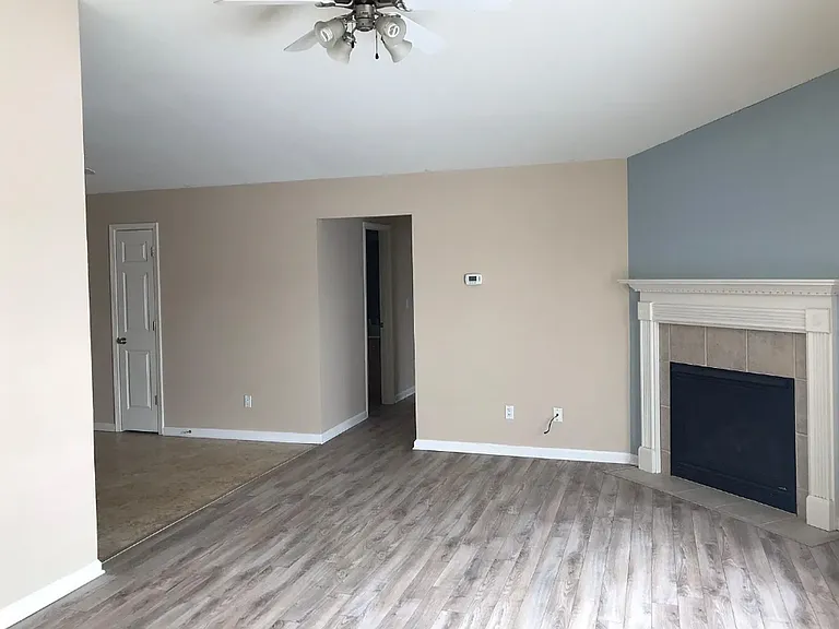 208 Red Bud Dr — Photo 2