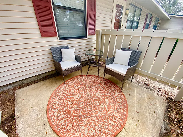 Bentwood Apartments — Photo 16