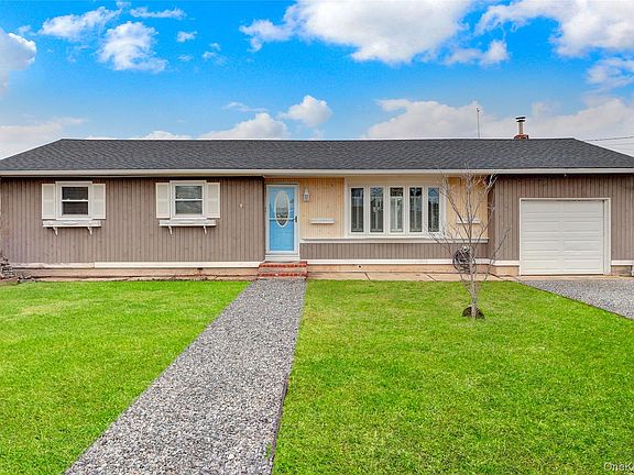 2nd image of 31 Roneck Court