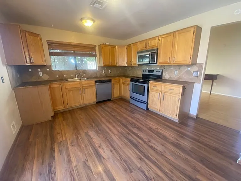 1249 E Laurel Ave — Photo 16