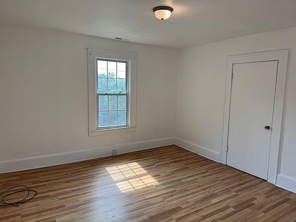 5th image of 31 Linden Rd #4