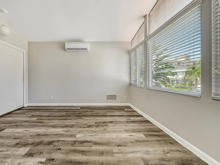 1751 Colby Ave #4 — Photo 26