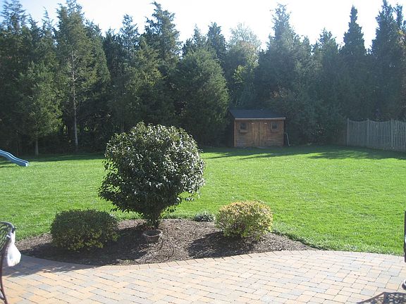 3rd image of 22 Margaret Dr