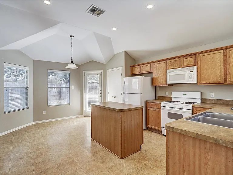 4762 Wind Trace Dr — Photo 4