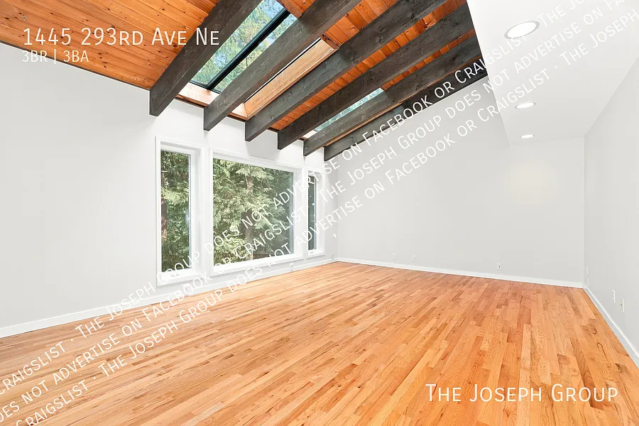 Serene 3-Bedroom Retreat in Carnation — Photo 2