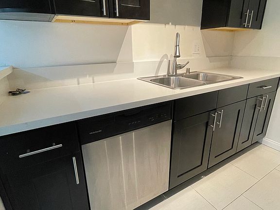 4th image of 1544 N Fuller Ave #8