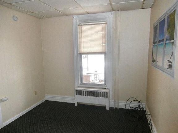 5th image of 31 Watkins Ave APT 7