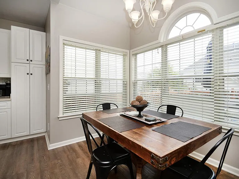 614 Glassyrock Ct — Photo 12