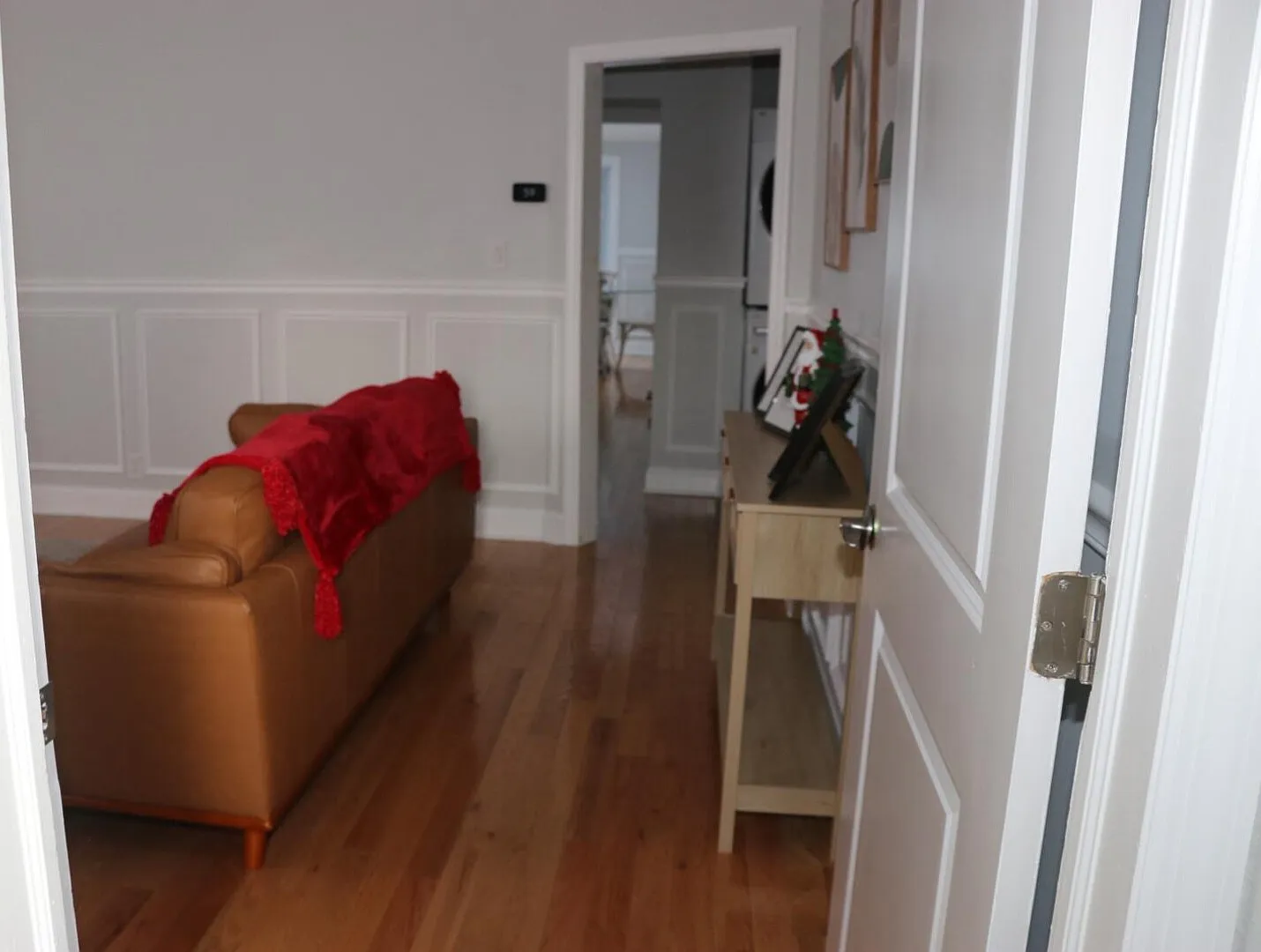 Beautiful and Elegant 2 Bedroom Apartment in the heart of Uniondale — Photo 3