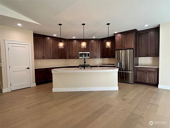 4th image of 33 Sedona Lane