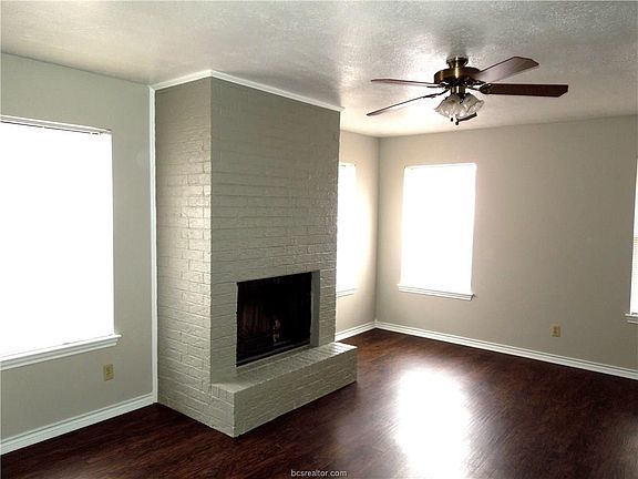 3rd image of 2809 Broadmoor Dr