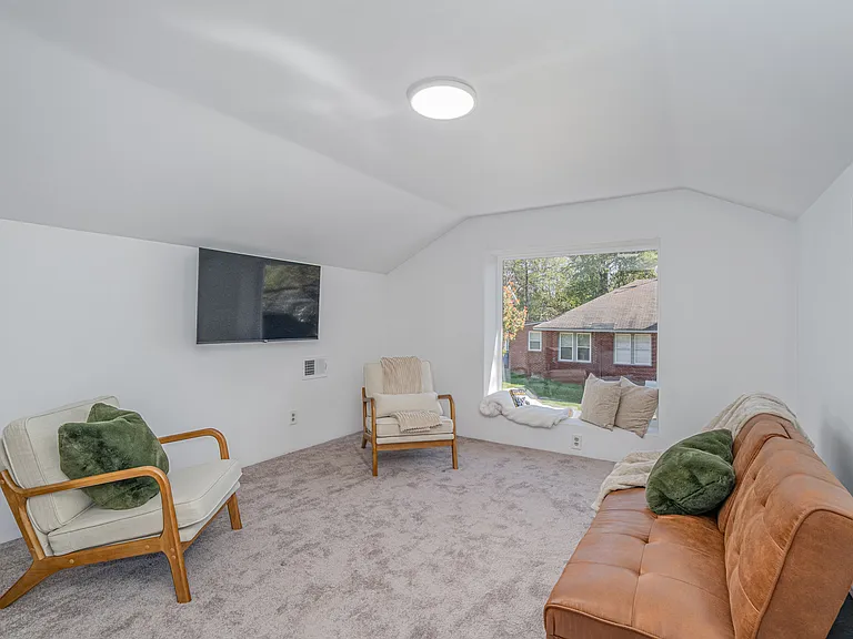 1101 Lancaster St — Photo 23