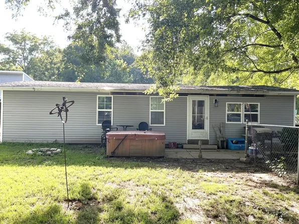 1105 James Ct, Mahomet, IL 61853