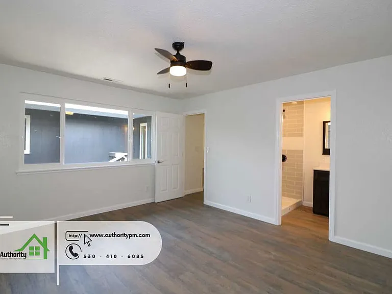 1833 Oregon Ave — Photo 14