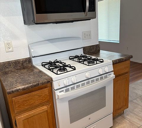 3rd image of 302 E Blueridge Ave #302
