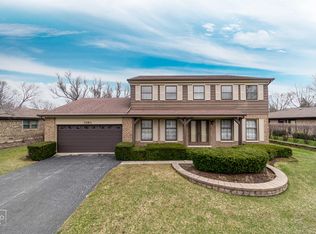 1061 S Plum Tree Ln, Palatine, IL