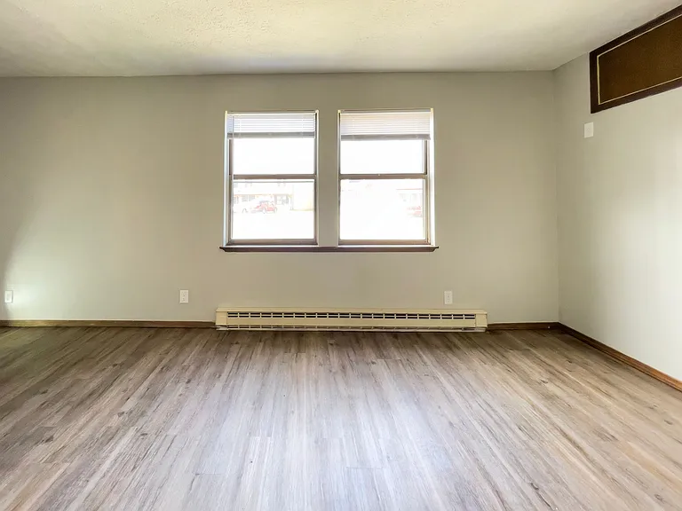 East Memorial Apartments — Photo 80
