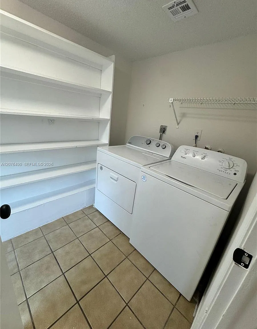 Lakeview Townhomes Condo — Photo 1