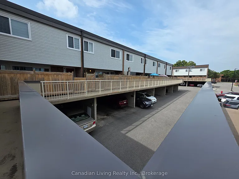 138 Milestone Cres #LOWER — Photo 1
