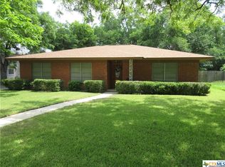 408 E Gonzales St, Yoakum, TX 77995