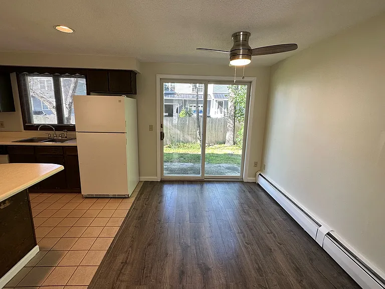 65 Lambert St #12 — Photo 7