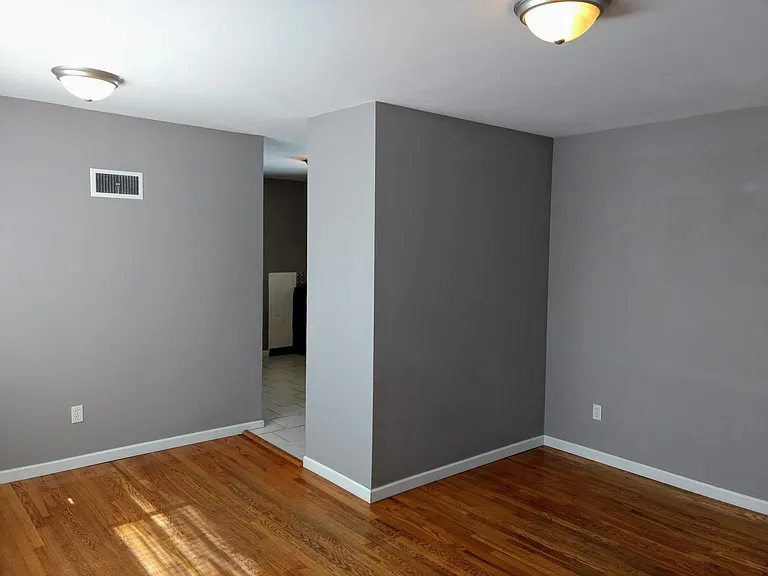 1239 Kraft St — Photo 7